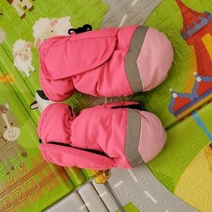 Toddler winter mittens with velcro for easy on and off